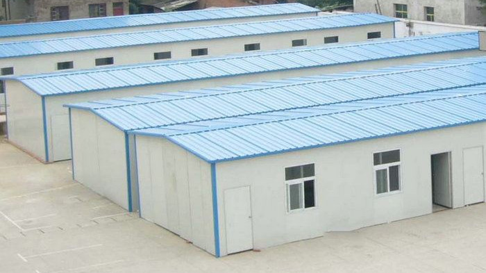 民衡彩鋼夾芯板強(qiáng)度高，氣密性好